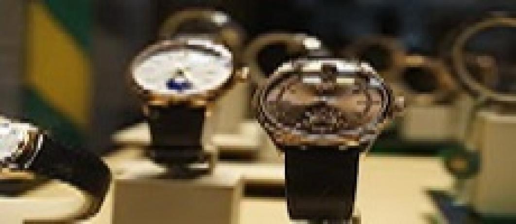 ONELUXE Pusat Koleksi Jam Tangan Mewah Asli Dan BergaransI