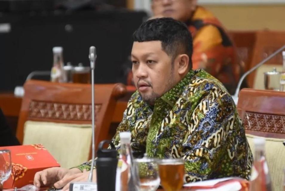 Dari Pesantren Ke Parlemen: Kiprah Abdullah Membawa Suara Rakyat