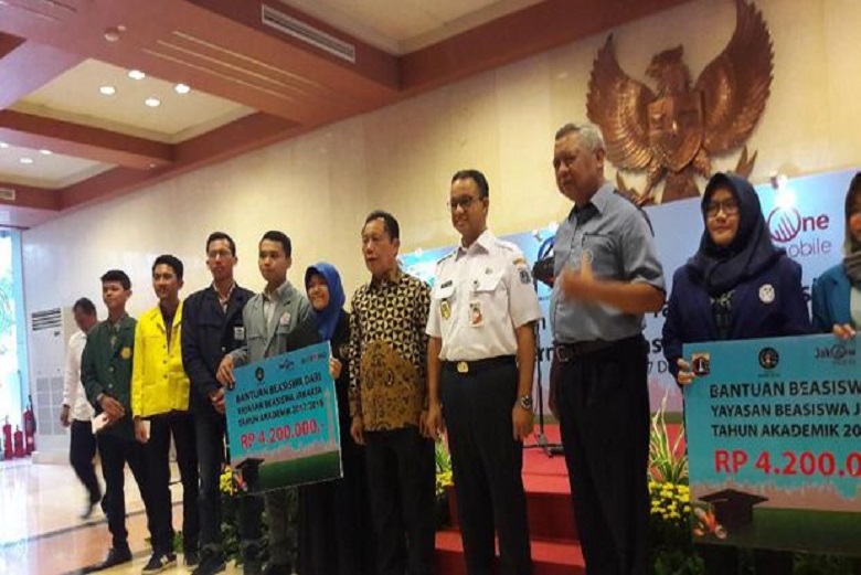 3 Pesan Anies Baswedan pada Penyerahan Beasiswa dari Yayasan Beasiswa Jakarta