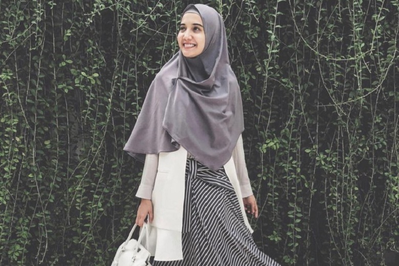 Tampil Menarik Dengan Hijab Segi Empat