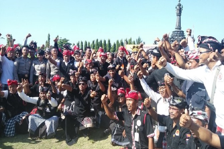 Bhabinkamtibmas Ajak Pecalang Wujudkan Ketertibn dan Kemanan di Pulau Dewata