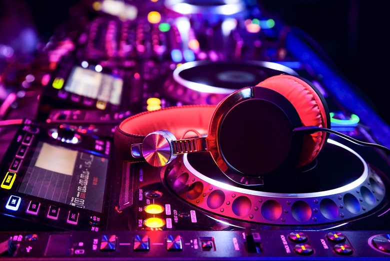 Mendengarkan Musik EDM Bisa Jadi Mood Booster Lho
