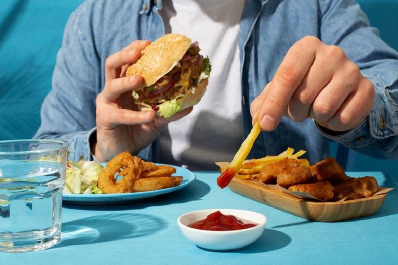 Mengenal Stress Eating, Keinginan Makan Berlebih saat Stres
