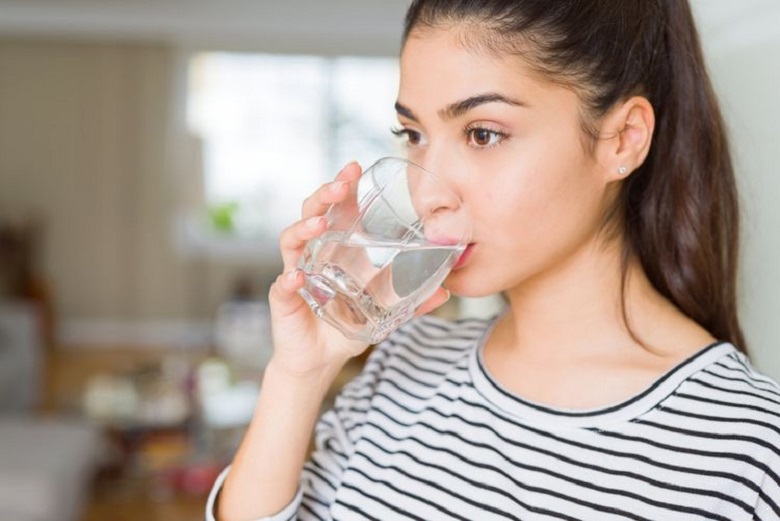 Manfaat Minum Air Putih untuk Kesehatan Kulit