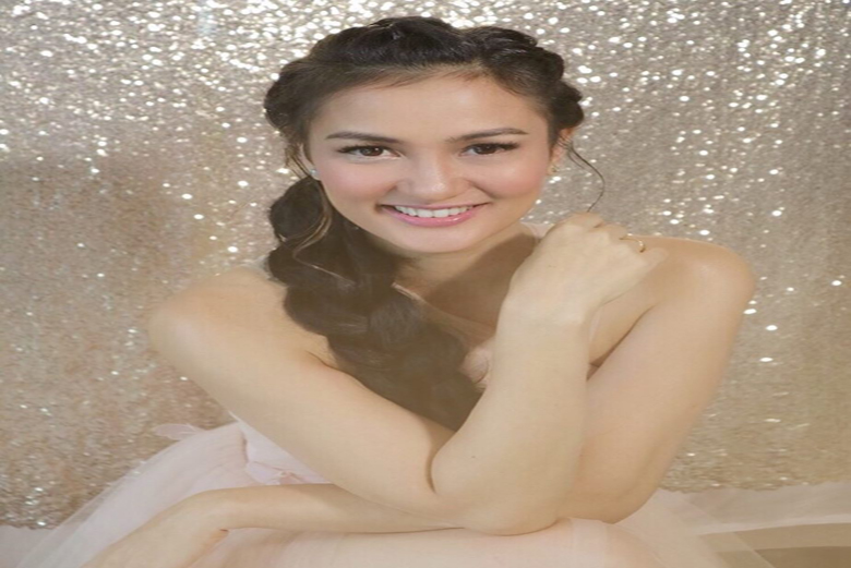 Atiqah Hasiholan Cegah Rambut Rontok dengan Hairmask dan Creambath