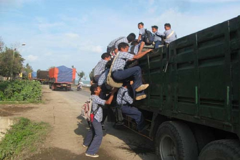 Aksi Pelajar Asal Indramayu Cegat Truk Dijalan Berujung Maut