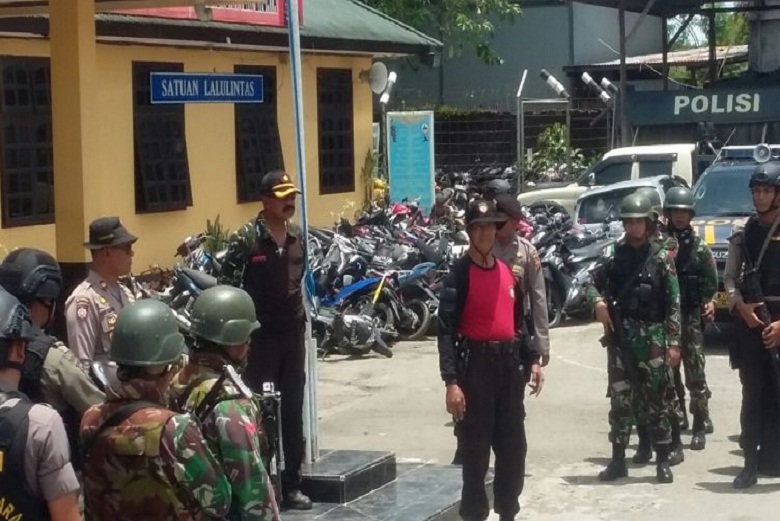 Operasi gabungan pasukan  Polri dan TNI