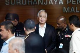 Gambar Artikel Hari Ini, Najib Razak Jalani Sidang Pertama dengan 4 Tuduhan