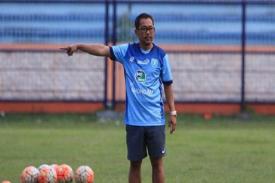 Gambar Artikel Mampu Bangkitkan Mental Pemain, Aji Santoso Nambah Kontrak di Persela