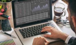 Gambar Artikel Promosi Efektif Di Sosmed: Mengapa Anda Harus Memilih Rajakomen.com Untuk Analisa Teknikal Harian