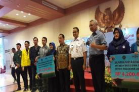 3 Pesan Anies Baswedan pada Penyerahan Beasiswa dari Yayasan Beasiswa Jakarta