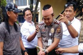 Gambar Artikel Ngaku Anak Kapolda, Polisi Gadungan ini Berhasil Pikat Banyak Wanita