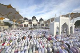 Gambar Artikel Hari Ini, Umat Muslim di Indonesia Sudah Ada yang Melaksanakan Salat Ied