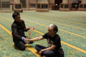Motif Suharmin Buang Kotoran Manusia di Masjid, Gereja dan Vihara