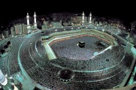 Gambar Artikel Tak Sekali, Seorang Pria Ditemukan Bunuh Diri di Dekat Kabah Masjidil Haram