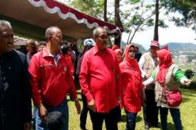 Gambar Artikel Istri Nyalon Bupati, Ketua DPC PDIP akan Siap Dukung