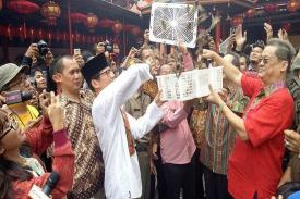 Gambar Artikel Anies-Sandi Kompakan Rayakan Imlek di Vihara Dharma Bakti