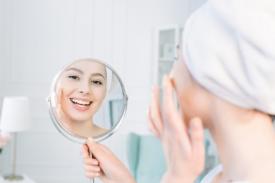 Gambar Artikel Pakai Air Soda Bisa Bikin Wajah Glowing