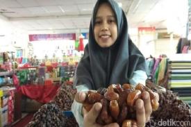 Gambar Artikel Berkah Ramadan, Pedagang Kurma Tanah Abang Jual Kurma Seharga Rp 350.000/Kg