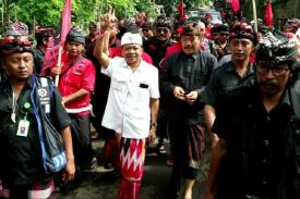 Gambar Artikel Sungguh Terlalu, 2 Orang Di-PHK Gara-gara Pilkada 2018