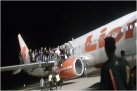Gambar Artikel Penumpang Lion Air Ngomong Bawa Bom, Penumpang Lain Berhamburan Keluar