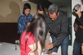 Gambar Artikel Lagi Asyik Bermesraan di Kamar, Ceweknya sudah Mulai Telanjang, Pasangan Mahasiswa ini Digerebek Polisi