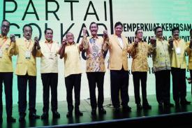 Gambar Artikel Luhut: Golkar Harus Bangkit, Hapus Kubu yang Buat Golkar Tak Kompak